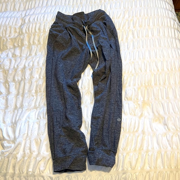 GUC LuluLemon Ready to Rule Cropped Jogger Sz 4 - Picture 1 of 3